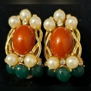 Vintage Crown Trifari Kashmir Collection Clip-on Earrings (GOLD PLATED)